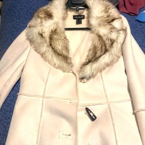 EUC*Beautiful Venus white Sherpa jacket with fur collar and sleeves🌟🌟